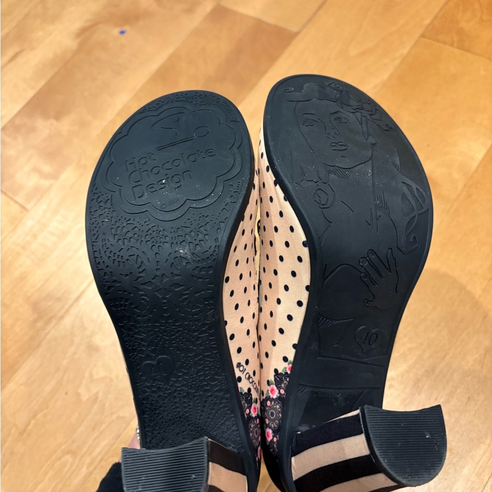 Elegant Floral Mary Jane Heels - Picture 6 of 7